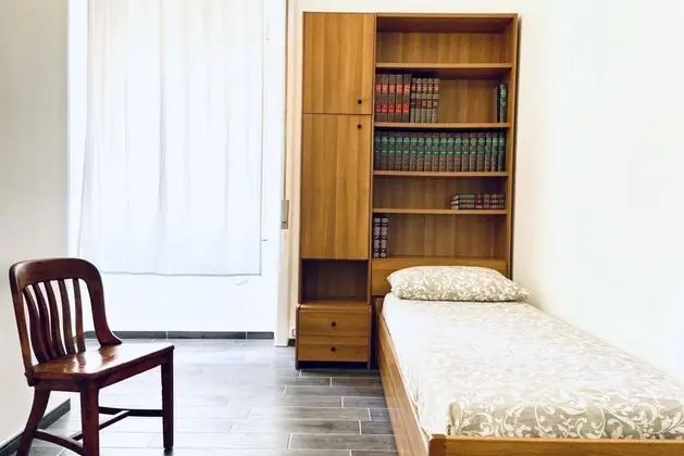 Apart Daire, 3 Yatak Odası (stair access only)