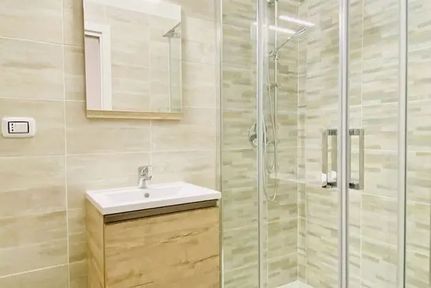 Apart Daire, 3 Yatak Odası (stair access only)