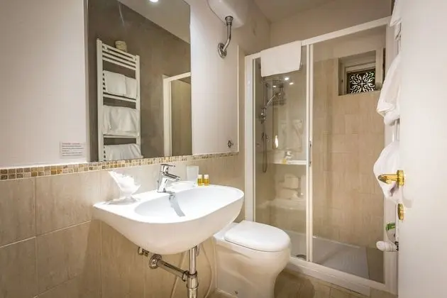 Büyük Yataklı Tek Kişilik Oda, Özel Banyo