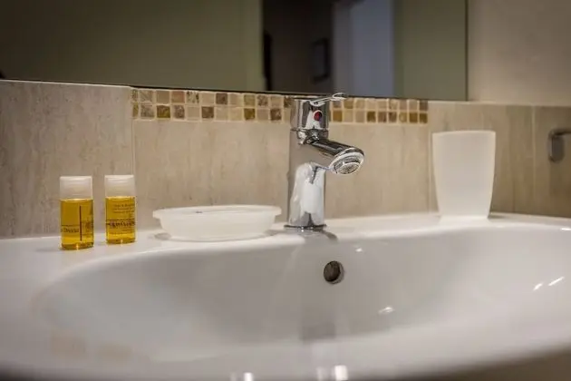 Büyük Yataklı Tek Kişilik Oda, Özel Banyo