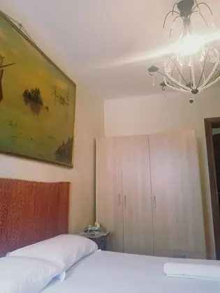 Economy Üç Kişilik Oda, Ortak Banyo, Kanal Manzaralı