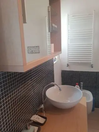 Economy Üç Kişilik Oda, Ortak Banyo, Kanal Manzaralı
