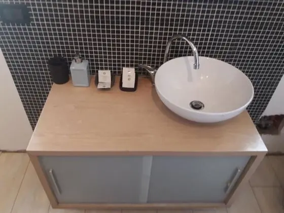 Economy Üç Kişilik Oda, Ortak Banyo, Kanal Manzaralı