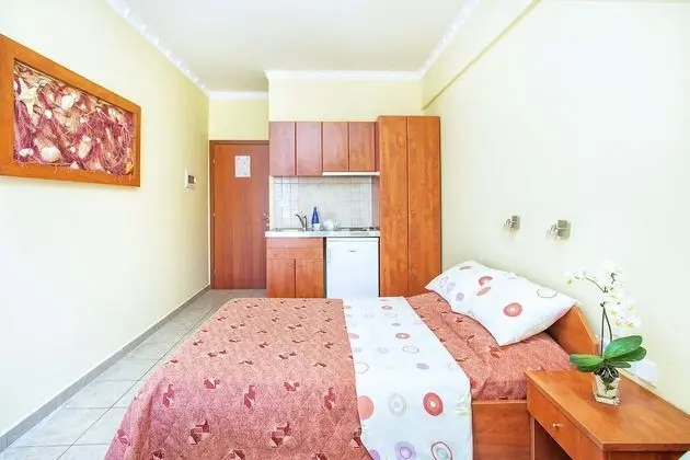 Üç Kişilik Oda, Sigara İçilmez, Balkon