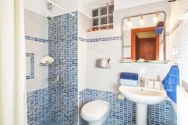 Üç Kişilik Oda, Sigara İçilmez, Balkon