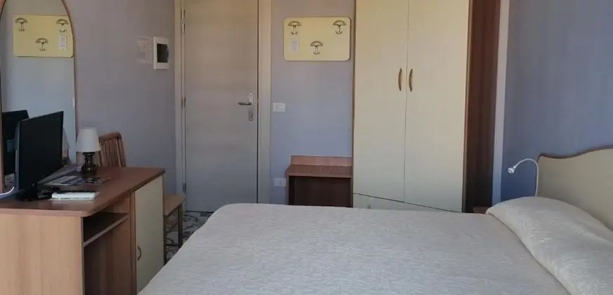 Junior Süit, Teras