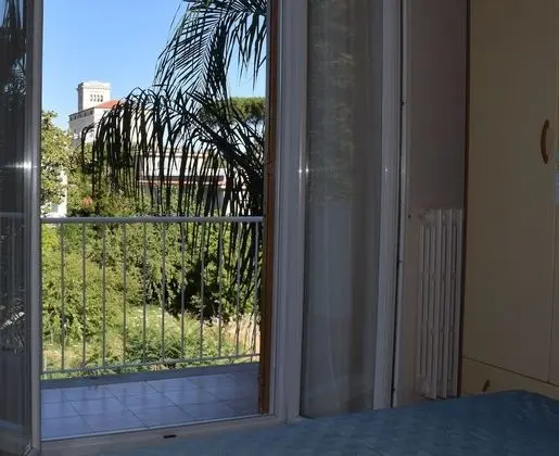 Tek Büyük Yataklı Oda, Balkon