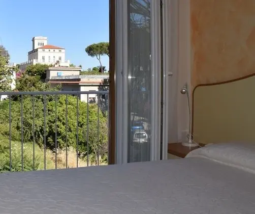 Tek Büyük Yataklı Oda, Balkon