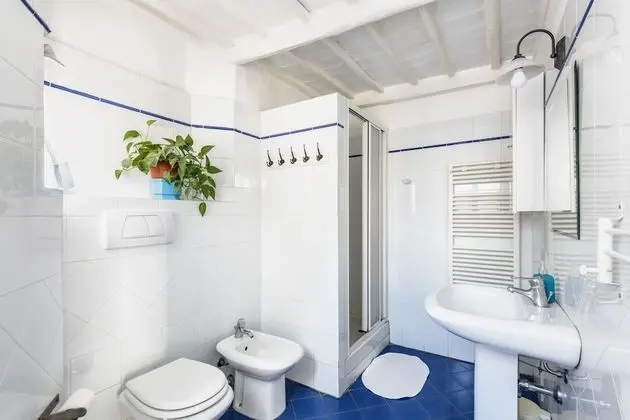 Tek Büyük Yataklı Oda, Ortak Banyo
