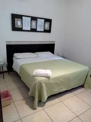 Tek Büyük veya İki Ayrı Yataklı Oda, Ortak Banyo
