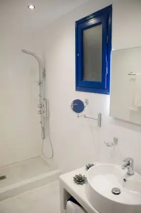 1 Çift Kişilik Veya 2 Tek Kişilik Yatak Pool View