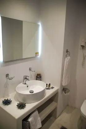 1 Çift Kişilik Veya 2 Tek Kişilik Yatak Pool View