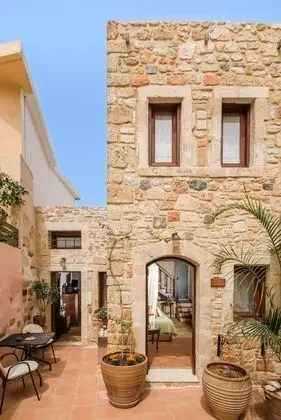 Dört Kişilik Oda, Avlu Manzaralı