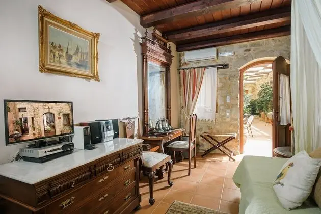 Dört Kişilik Oda, Avlu Manzaralı