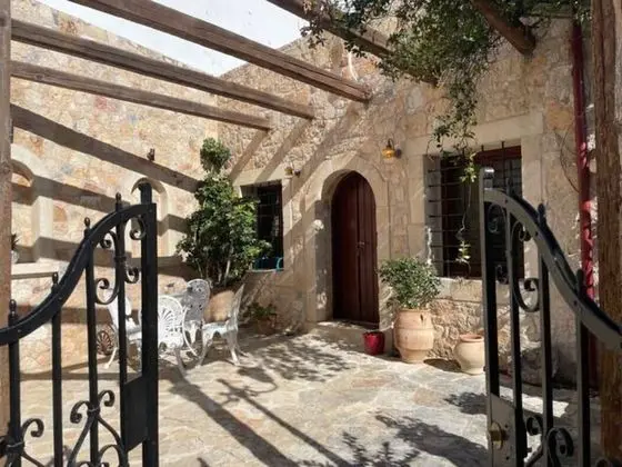 Dört Kişilik Oda, Avlu Manzaralı