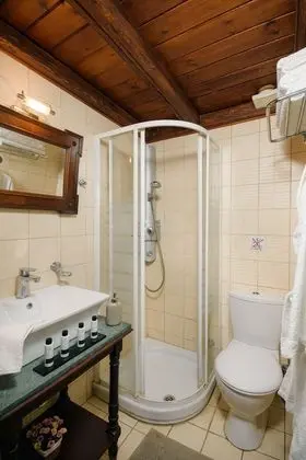 Dört Kişilik Oda, Avlu Manzaralı