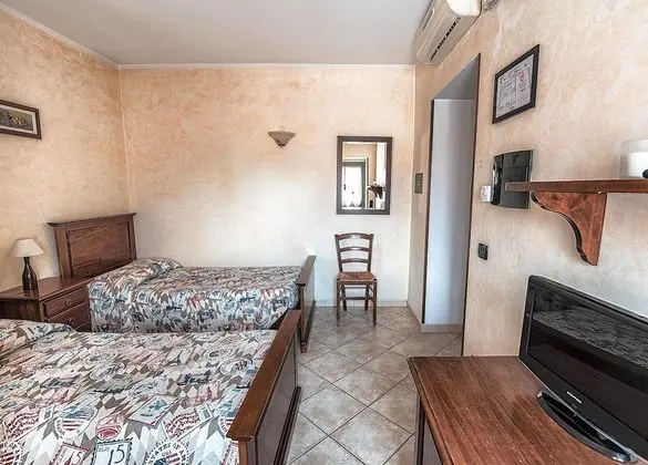 Oda, 2 Tek Kişilik Yatak, Dağ Manzaralı