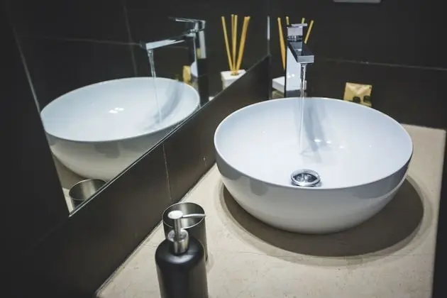 Deluxe Tek Büyük Yataklı Oda (Grafite)