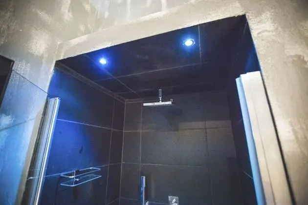 Deluxe Tek Büyük Yataklı Oda (Grafite)