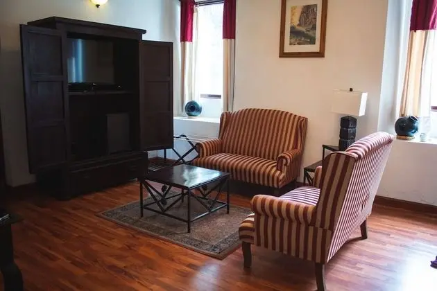 Family Tek Büyük Yataklı Oda