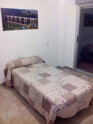 İki Ayrı Yataklı Oda, Ortak Banyo