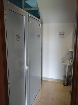 Üç Kişilik Oda, Ortak Banyo (1)