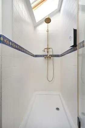 Premium Tek Büyük Yataklı Oda