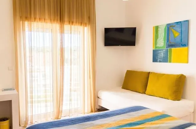 Tek Büyük veya İki Ayrı Yataklı Oda (Extra Bed)