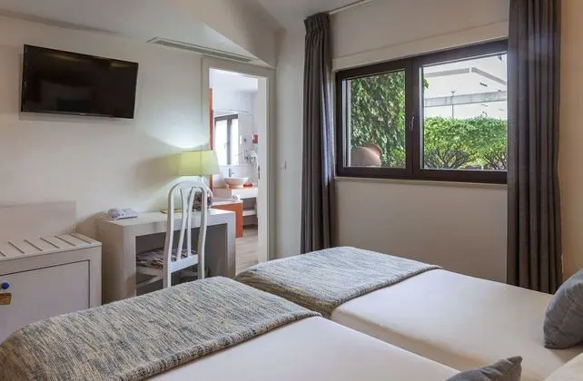 Tek Büyük veya İki Ayrı Yataklı Oda (Extra Bed)