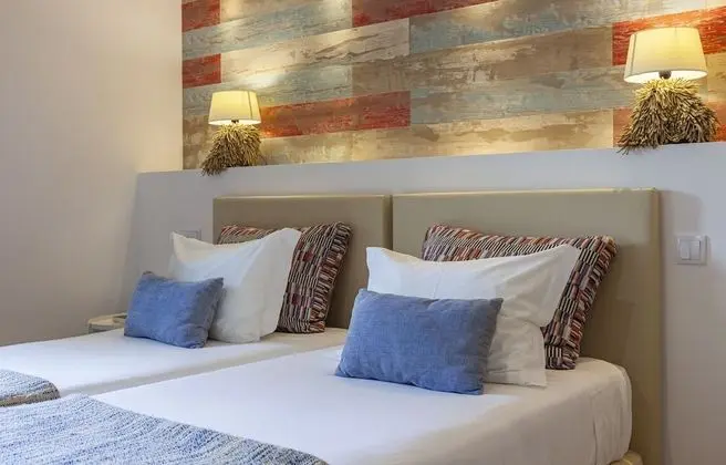 Tek Büyük veya İki Ayrı Yataklı Oda (Extra Bed)