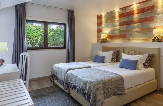 Tek Büyük veya İki Ayrı Yataklı Oda (Extra Bed)