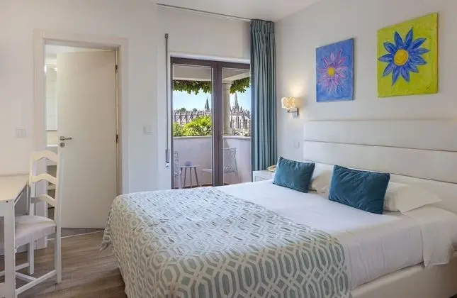 Tek Büyük Yataklı Oda, Balkon (Monastery View)