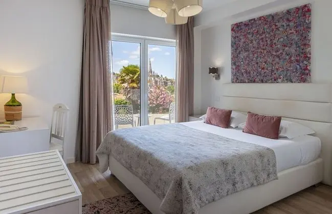 Tek Büyük Yataklı Oda, Balkon (Monastery View)