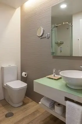 Tek Büyük Yataklı Oda, Balkon (Monastery View)