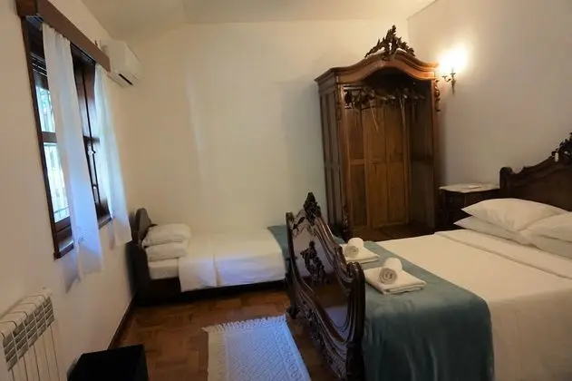 Basic Üç Kişilik Oda, Avlu Manzaralı