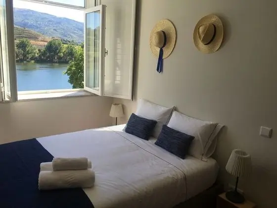 Tek Büyük Yataklı Oda, Ortak Banyo, Nehir Manzaralı