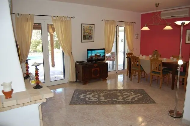 Ev, 3 Yatak Odası, Engellilere Uygun, Sigara İçilebilir