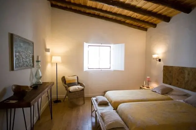 Büyük Yataklı Tek Kişilik Oda