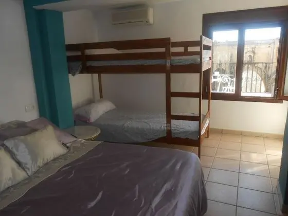 Üç Kişilik Oda, Ortak Banyo, Şehir Manzaralı