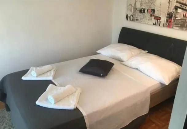 Family Ev, Birden Çok Yatak, Bahçeli (Casa Duje With Lovely Pool)