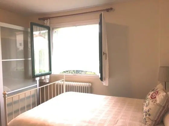 Tek Büyük Yataklı Oda, Ortak Banyo