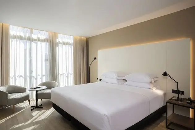 Luxury Oda