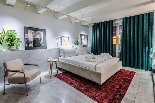 Suite 9 - Old Theatre Suite