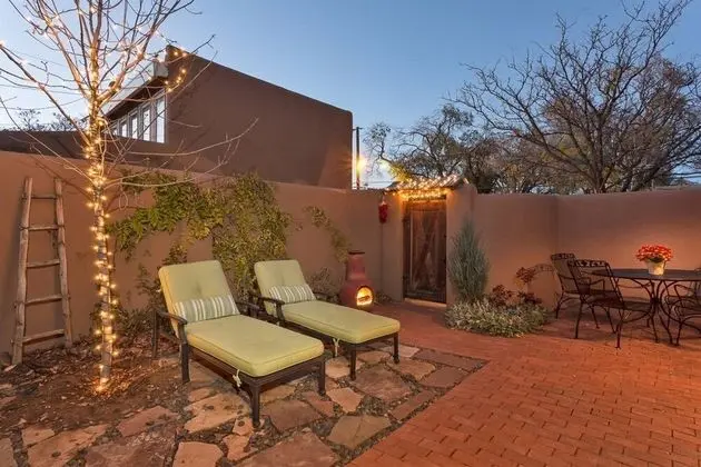 Ev (Casa Encantador - True Santa Fe Flavo)