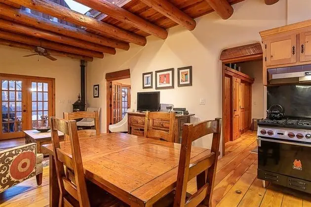 Ev (Casa Encantador - True Santa Fe Flavo)