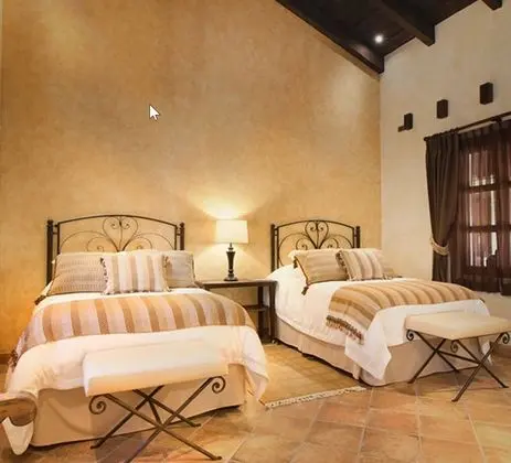 Büyük Yataklı Tek Kişilik Oda