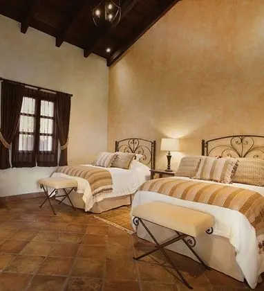 Büyük Yataklı Tek Kişilik Oda