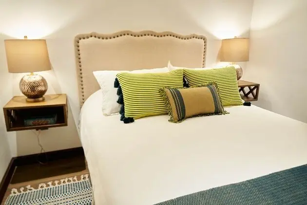 Büyük Yataklı Tek Kişilik Oda