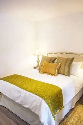 Büyük Yataklı Tek Kişilik Oda