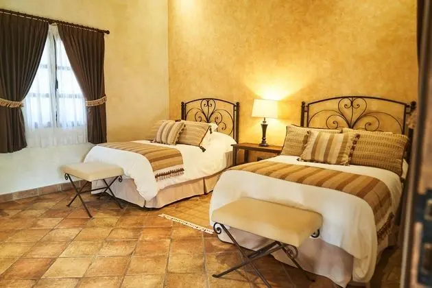 Büyük Yataklı Tek Kişilik Oda